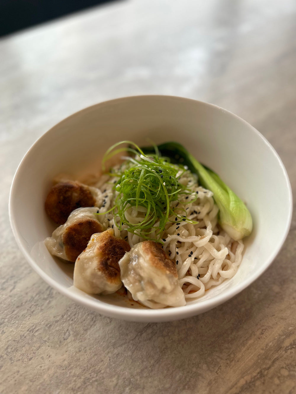 Dry Noodles and Dumplings 4pcs 🌶